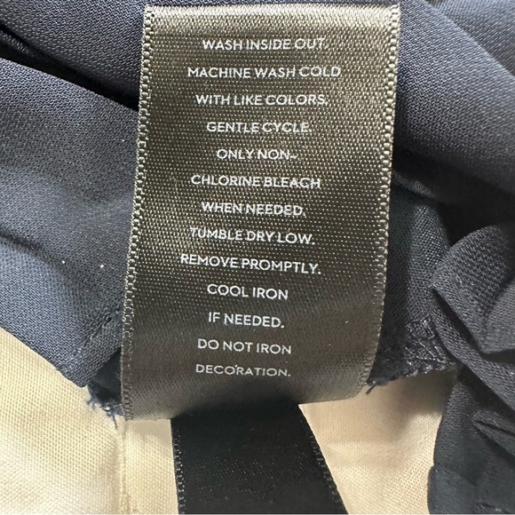 Simply Vera Vera Wang Casual Navy Pleated Neutral Blouse - Picture 10 of 11